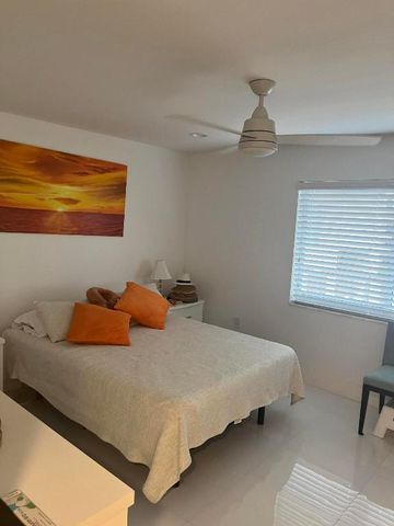 9321 Sunrise Lakes Boulevard 305, Sunrise, FL 33322