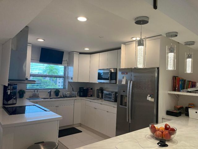 9321 Sunrise Lakes Boulevard 305, Sunrise, FL 33322