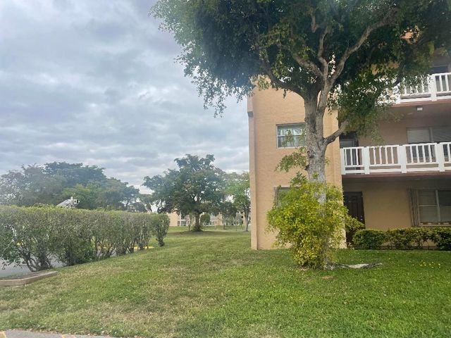 9321 Sunrise Lakes Boulevard 305, Sunrise, FL 33322