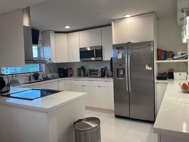 9321 Sunrise Lakes Boulevard 305, Sunrise, FL 33322