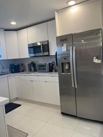 9321 Sunrise Lakes Boulevard 305, Sunrise, FL 33322