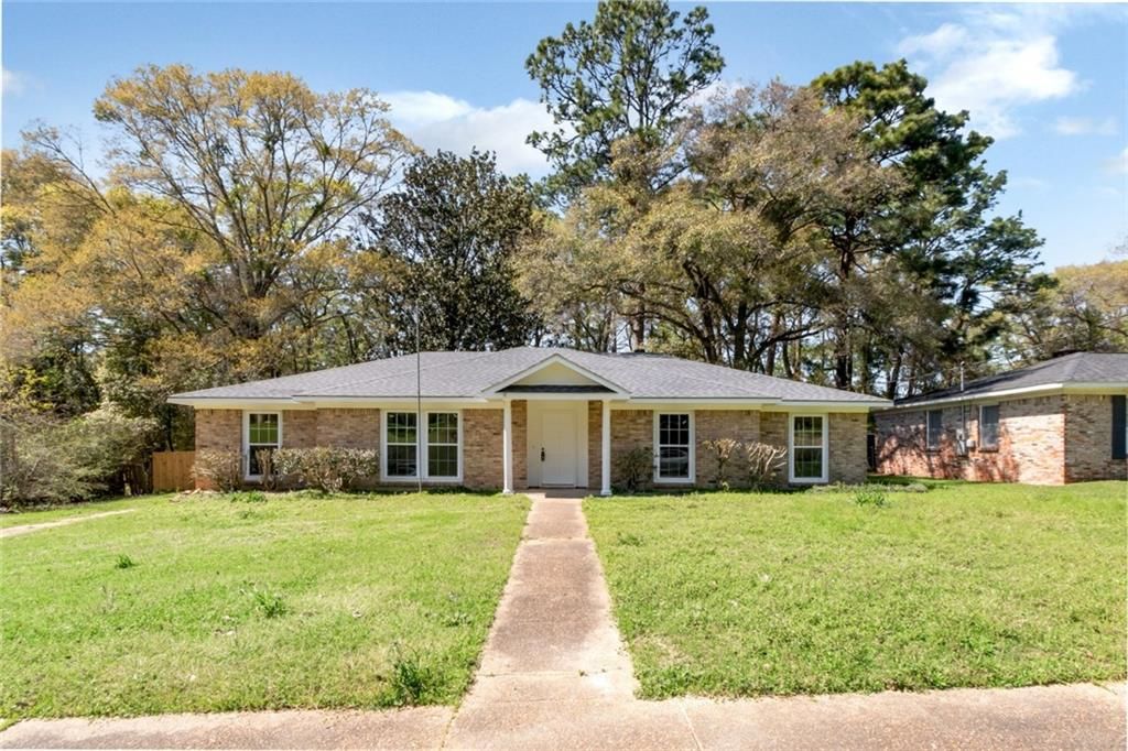 821 Parkwood Drive W, Mobile, AL 36608