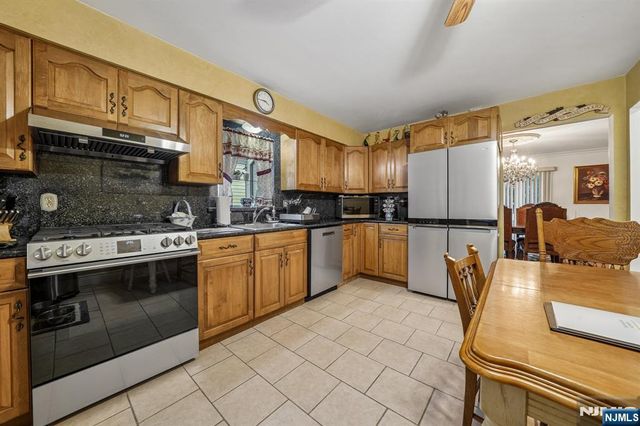 18 Gail Place, Secaucus, NJ 07094