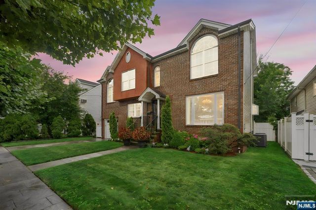 18 Gail Place, Secaucus, NJ 07094