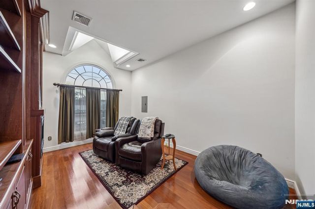 18 Gail Place, Secaucus, NJ 07094