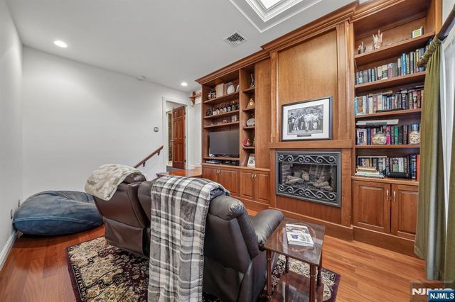 18 Gail Place, Secaucus, NJ 07094
