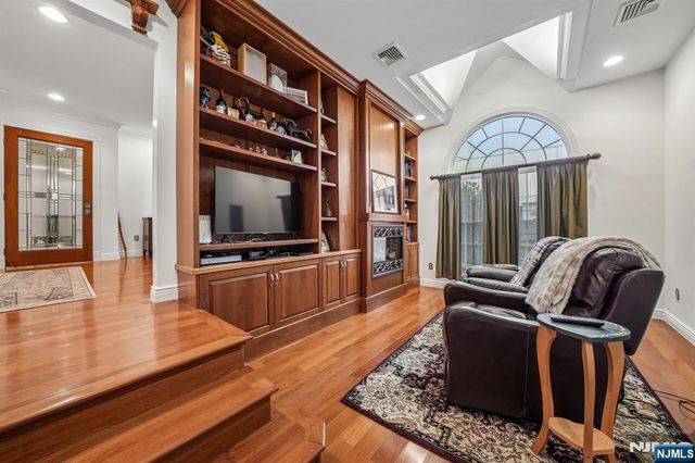 18 Gail Place, Secaucus, NJ 07094