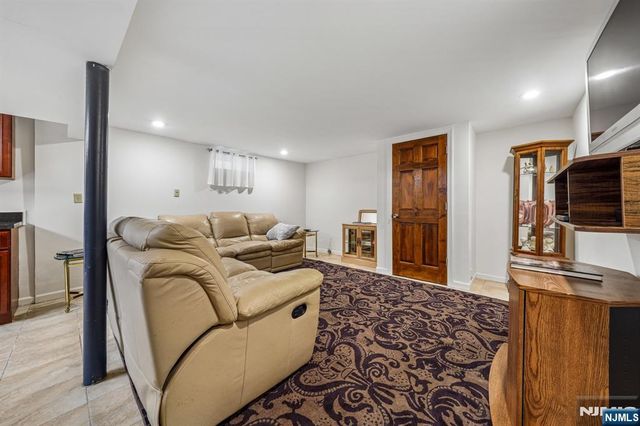 18 Gail Place, Secaucus, NJ 07094