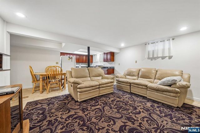 18 Gail Place, Secaucus, NJ 07094