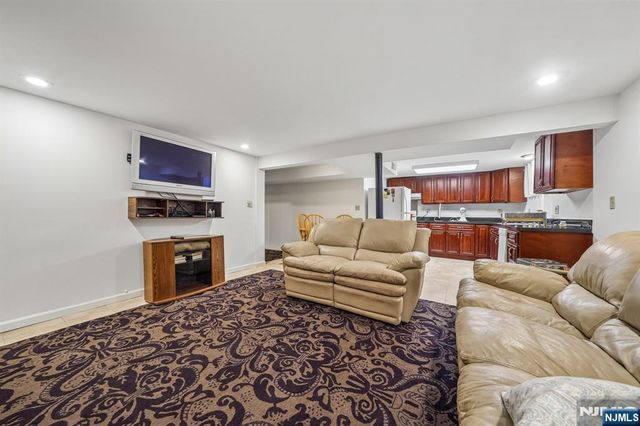 18 Gail Place, Secaucus, NJ 07094