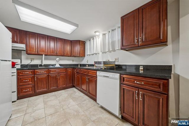 18 Gail Place, Secaucus, NJ 07094