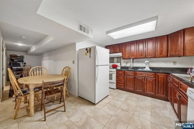 18 Gail Place, Secaucus, NJ 07094