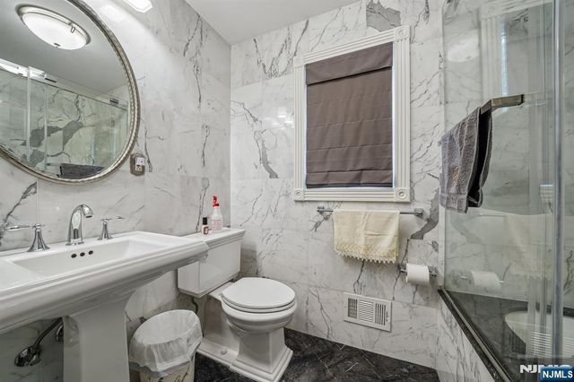 18 Gail Place, Secaucus, NJ 07094