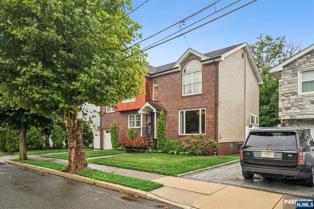 18 Gail Place, Secaucus, NJ 07094