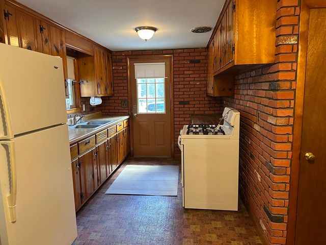 68 Baldwin Dr, Hampden, MA 01036