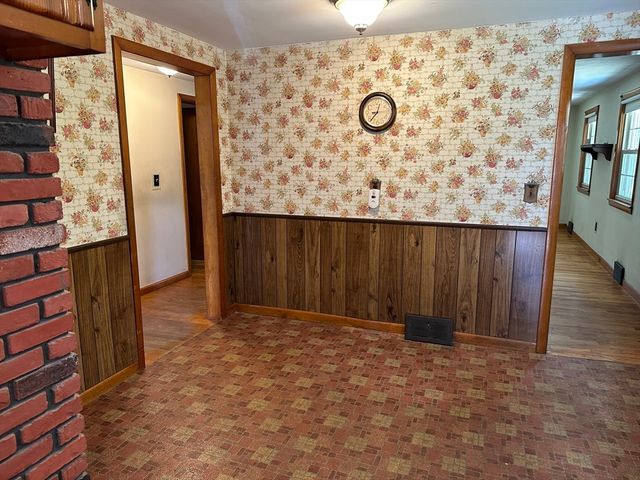 68 Baldwin Dr, Hampden, MA 01036