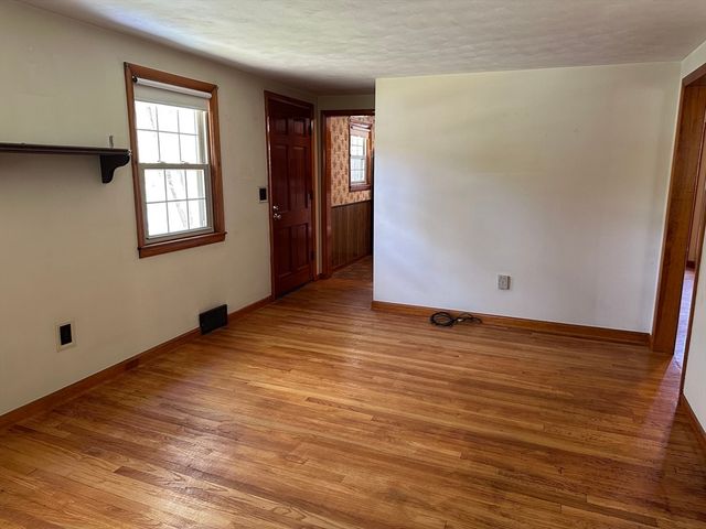 68 Baldwin Dr, Hampden, MA 01036