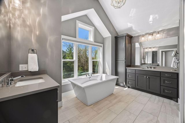 16395 56th Avenue N, Plymouth, MN 55446