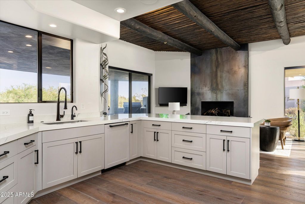 Image 12 of property listing at 37661 N 94TH Street, Scottsdale, AZ 85262