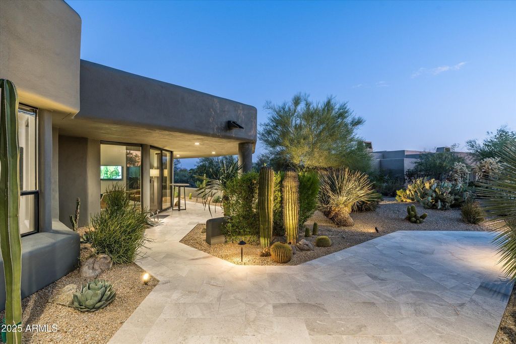 Image 2 of property listing at 37661 N 94TH Street, Scottsdale, AZ 85262