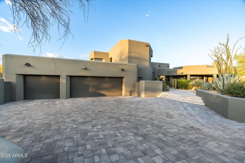 Image 3 of property listing at 37661 N 94TH Street, Scottsdale, AZ 85262