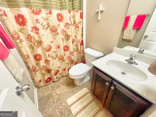 135 Amhurst Drive, West Point, GA 31833
