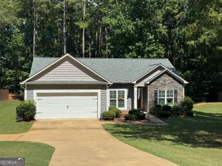 135 Amhurst Drive, West Point, GA 31833