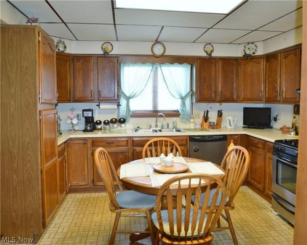 667 Hyatt Ave., Campbell, OH 44405