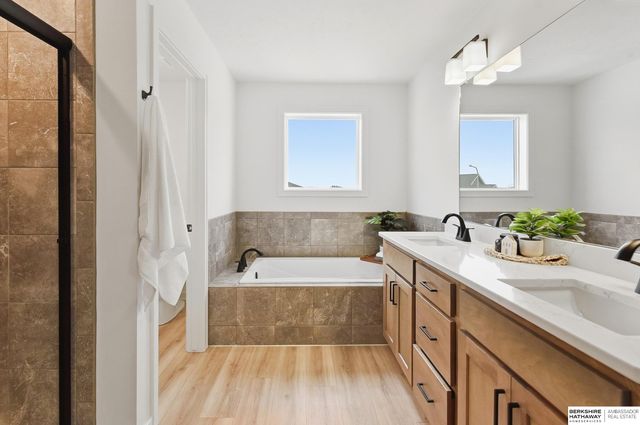 11907 Horizon Street, Papillion, NE 68046