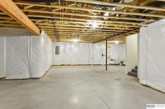 11907 Horizon Street, Papillion, NE 68046