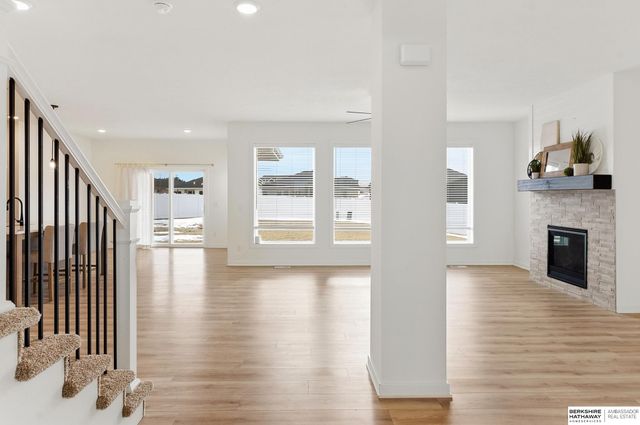 11907 Horizon Street, Papillion, NE 68046