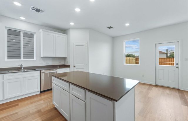 111 Blackfoot Daisy PATH, San Marcos, TX 78666