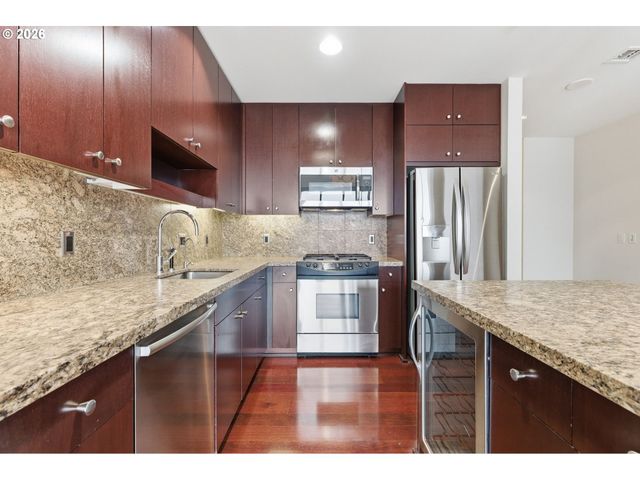 1025 Nw Couch St 1019, Portland, OR 97209