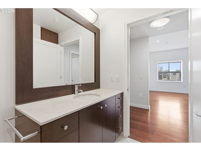 1025 Nw Couch St 1019, Portland, OR 97209