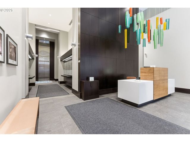 1025 Nw Couch St 1019, Portland, OR 97209