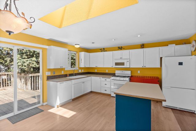 2320 NE Wells Acres Road, Bend, OR 97701
