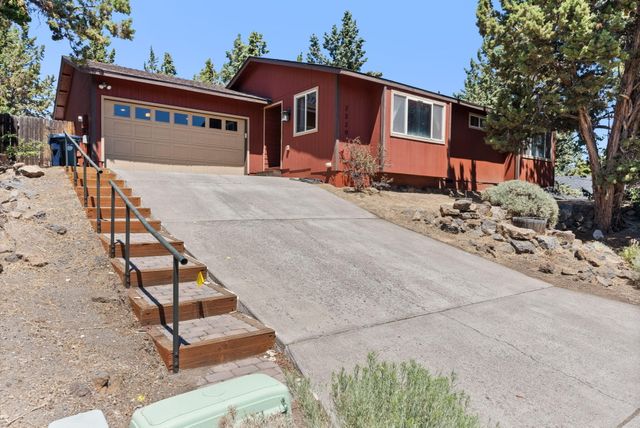 2320 NE Wells Acres Road, Bend, OR 97701