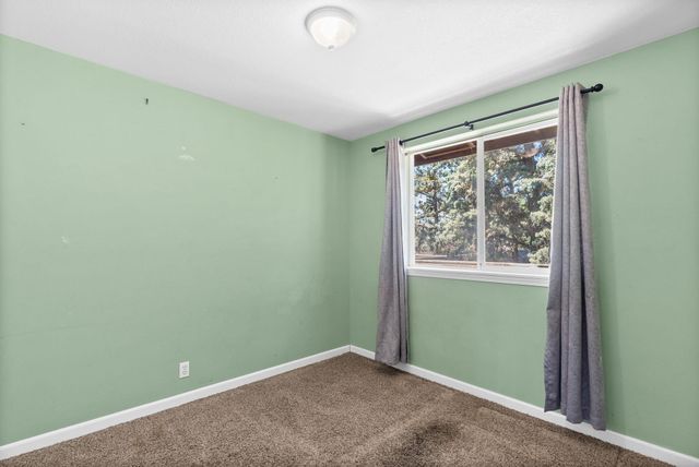 2320 NE Wells Acres Road, Bend, OR 97701