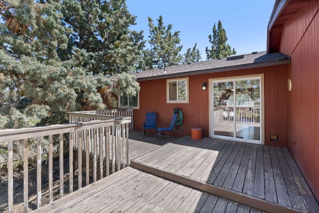 2320 NE Wells Acres Road, Bend, OR 97701