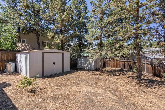 2320 NE Wells Acres Road, Bend, OR 97701