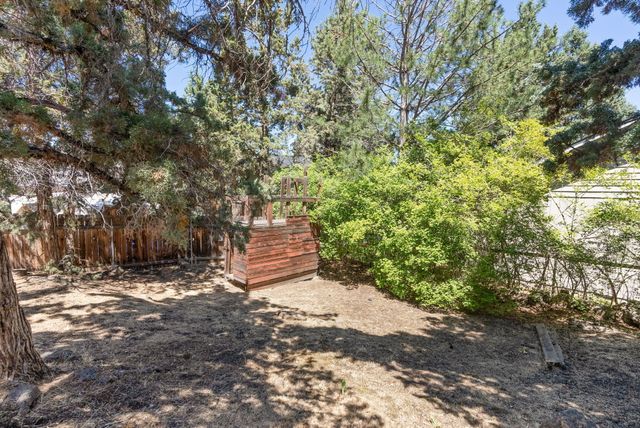 2320 NE Wells Acres Road, Bend, OR 97701
