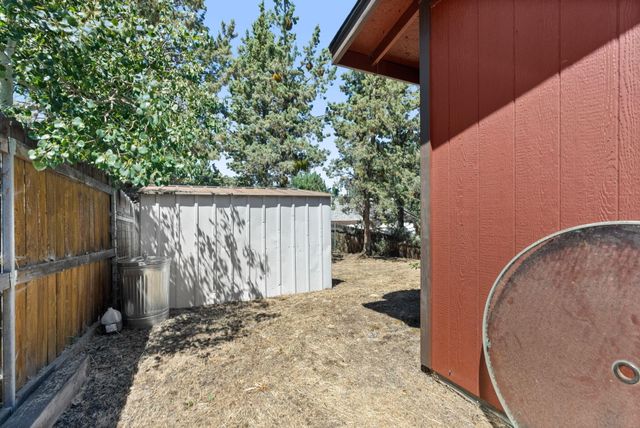 2320 NE Wells Acres Road, Bend, OR 97701