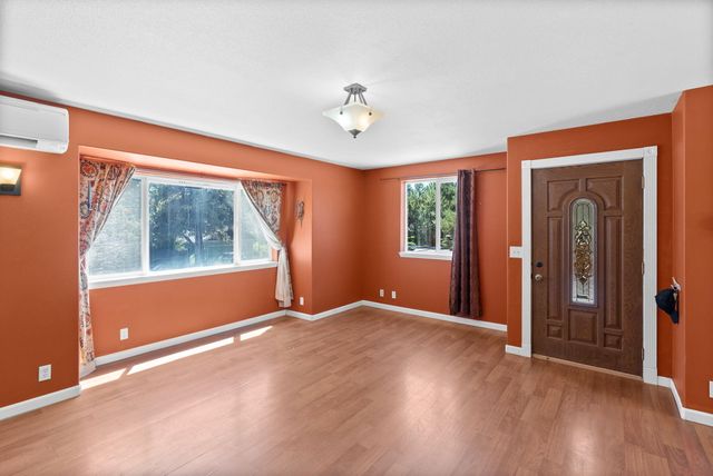 2320 NE Wells Acres Road, Bend, OR 97701