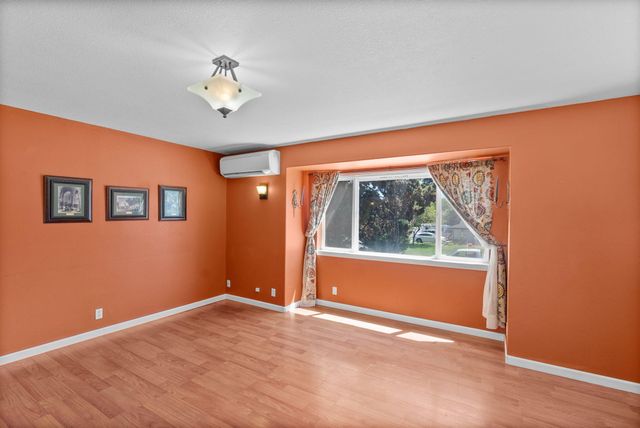 2320 NE Wells Acres Road, Bend, OR 97701