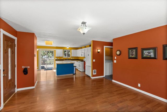 2320 NE Wells Acres Road, Bend, OR 97701