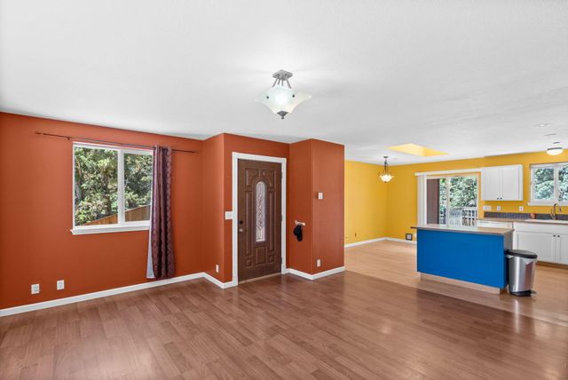 2320 NE Wells Acres Road, Bend, OR 97701