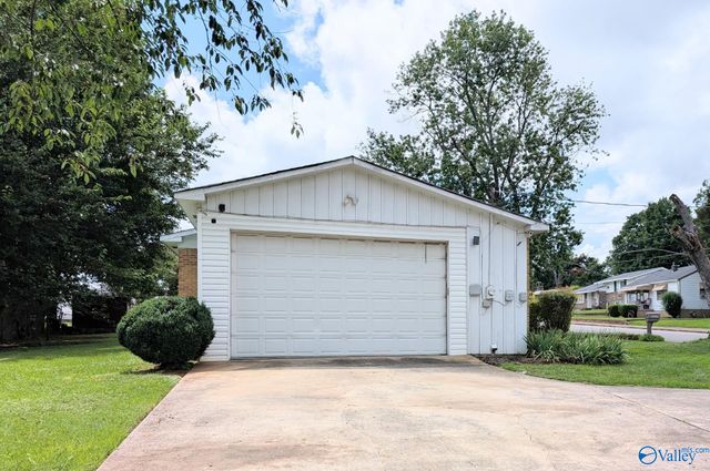 2207 Fitcheard Avenue NW, Huntsville, AL 35816
