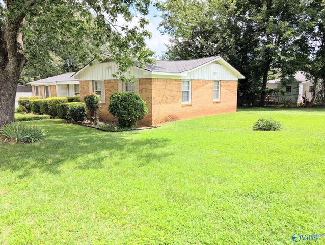 2207 Fitcheard Avenue NW, Huntsville, AL 35816