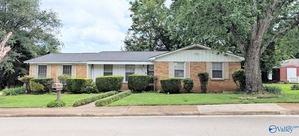 2207 Fitcheard Avenue NW, Huntsville, AL 35816