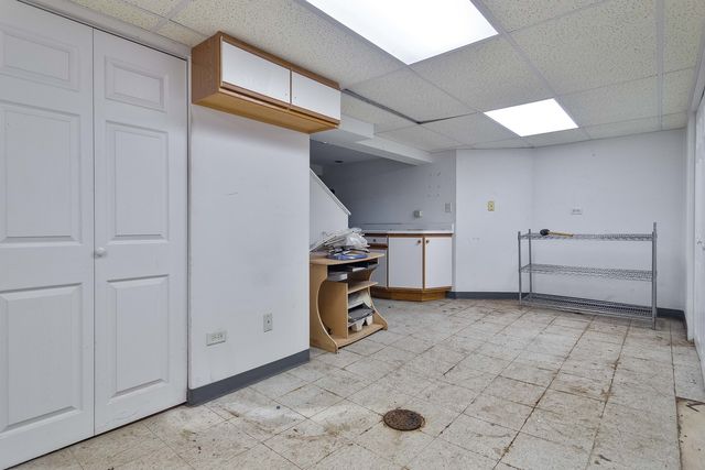 6500 S Komensky Avenue, Chicago, IL 60629